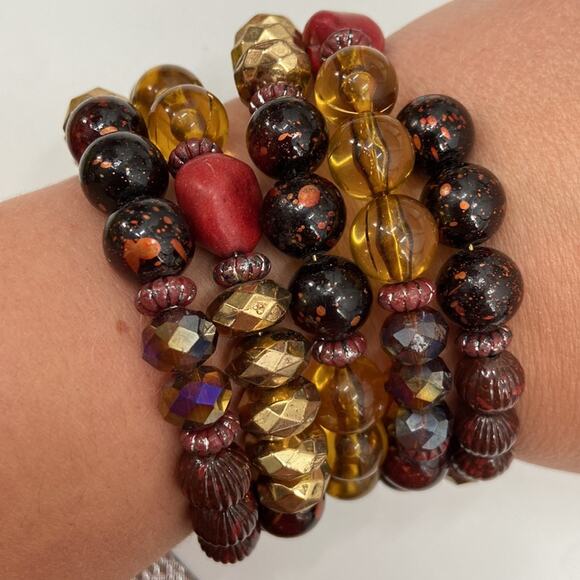 Red and gold beaded memory wire wrap bracelet - Picture 3 of 5